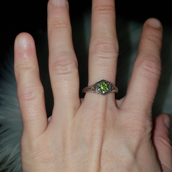 Genuine Peridot Ring in 925 Silver - Picture 6 of 7
